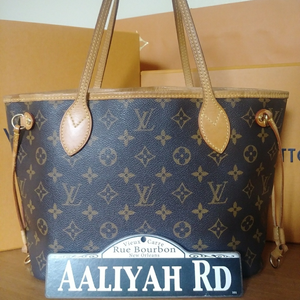 🚨PENDING 🚨Louis Vuitton Neverfull PM
